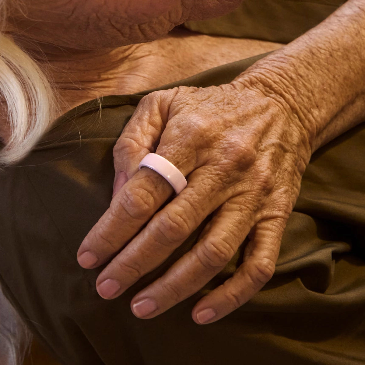 Розумне кільце Oura Ring 4 Ceramic Petal - Size 8 (JZ90-57459-08)