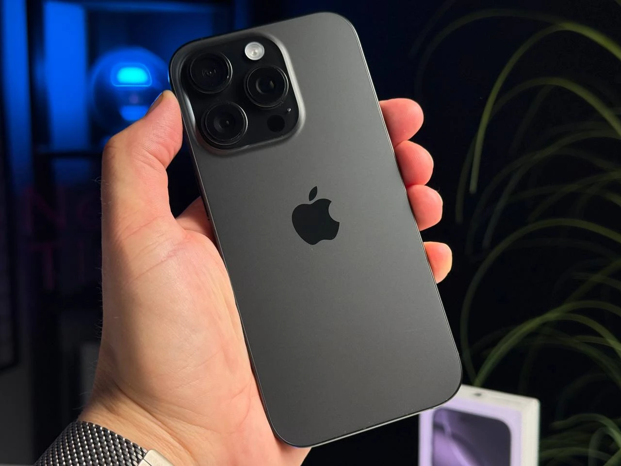 ВІТРИННИЙ Apple iPhone 16 Pro 256GB Black Titanium (MYNH3) | Стан: гарний | Акумулятор: 100% (11 циклів) | Гарантія: 6 місяців | Комплект: повний