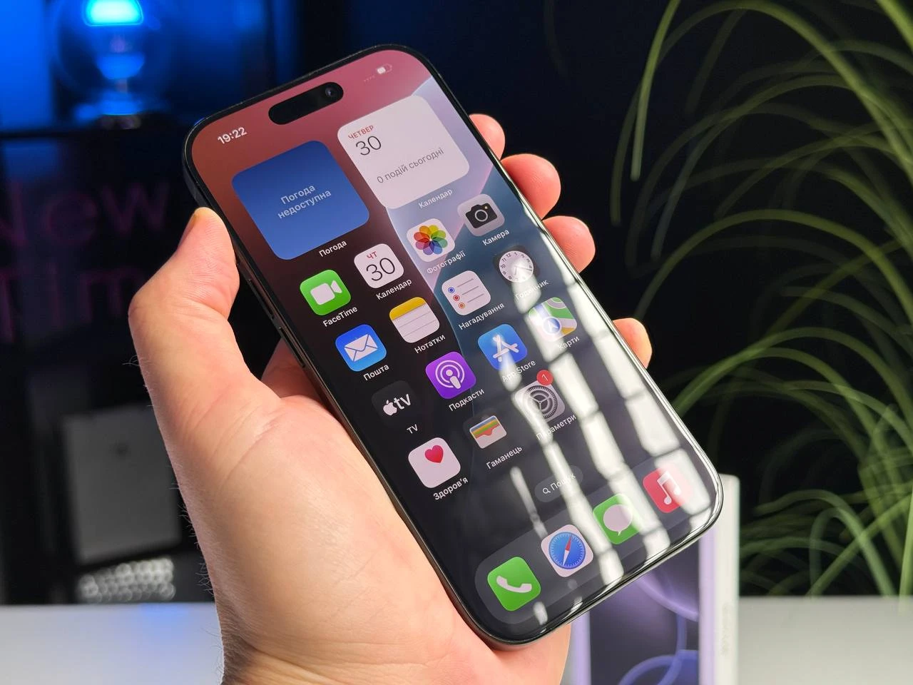 ВІТРИННИЙ Apple iPhone 16 Pro 256GB Black Titanium (MYNH3) | Стан: гарний | Акумулятор: 100% (11 циклів) | Гарантія: 6 місяців | Комплект: повний