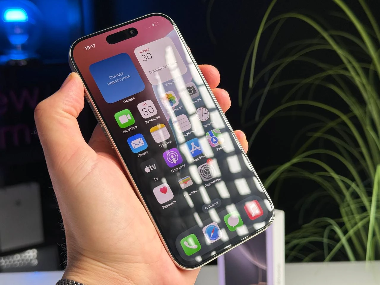 ВІТРИННИЙ Apple iPhone 16 Pro 256GB Natural Titanium (MYNL3) | Стан: гарний | Акумулятор: 100% | Гарантія: 6 місяців | Комплект: повний