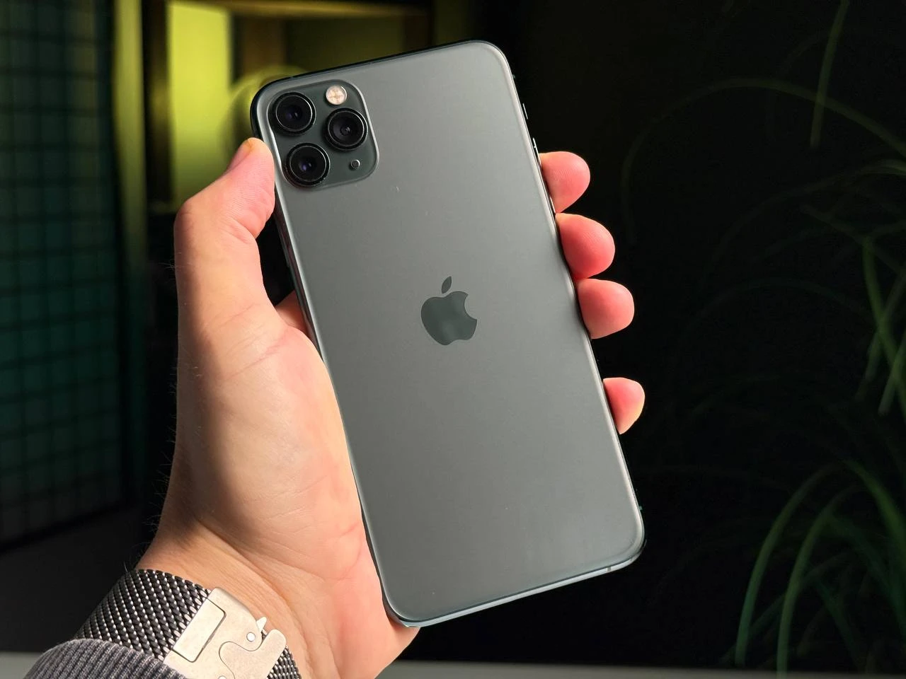 ВЖИВАНИЙ Apple iPhone 11 Pro Max 512GB Midnight Green (MWHC2) - Стан: гарний | Акумулятор: 100% | Комплектація: iPhone, кабель | Гарантія: 3 міс.