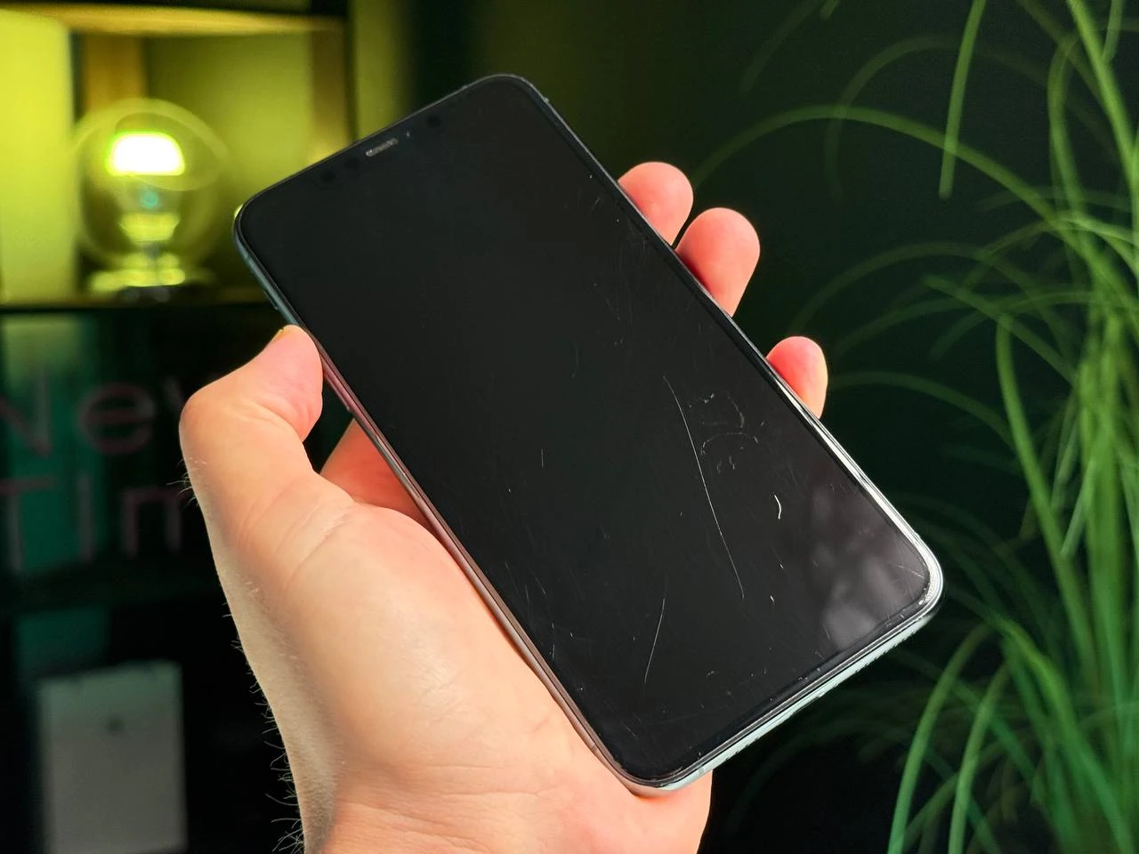 ВЖИВАНИЙ Apple iPhone 11 Pro Max 512GB Midnight Green (MWHC2) - Стан: гарний | Акумулятор: 100% | Комплектація: iPhone, кабель | Гарантія: 3 міс.