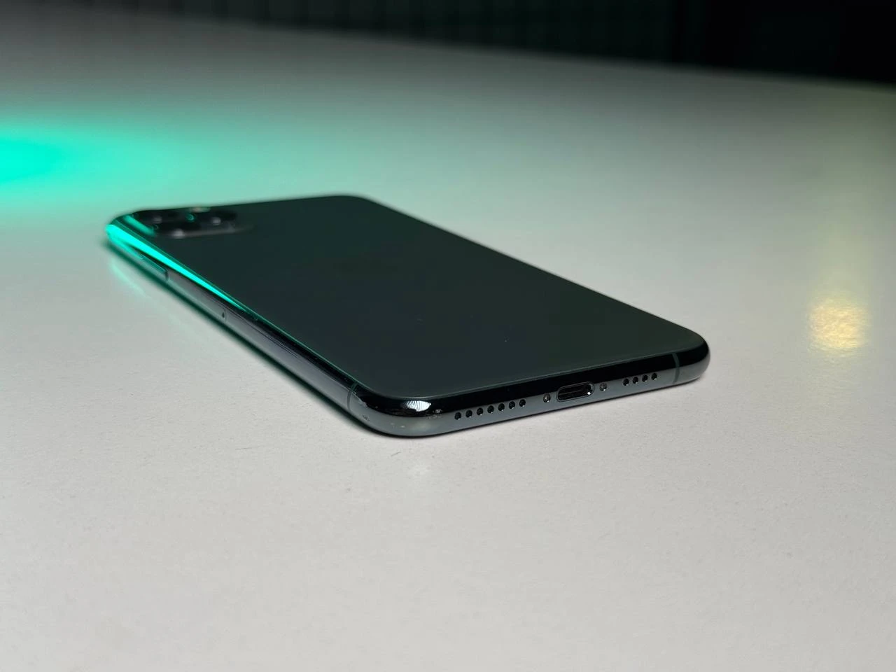 ВЖИВАНИЙ Apple iPhone 11 Pro Max 512GB Midnight Green (MWHC2) - Стан: гарний | Акумулятор: 100% | Комплектація: iPhone, кабель | Гарантія: 3 міс.
