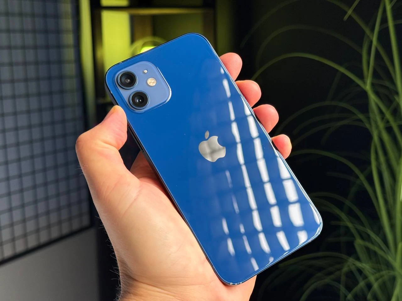 ВЖИВАНИЙ Apple iPhone 12 128GB Blue (MGHF3, MGJE3) - Стан: гарний | Акумулятор: 85% | Комплектація: iPhone, кабель | Гарантія: 3 міс.