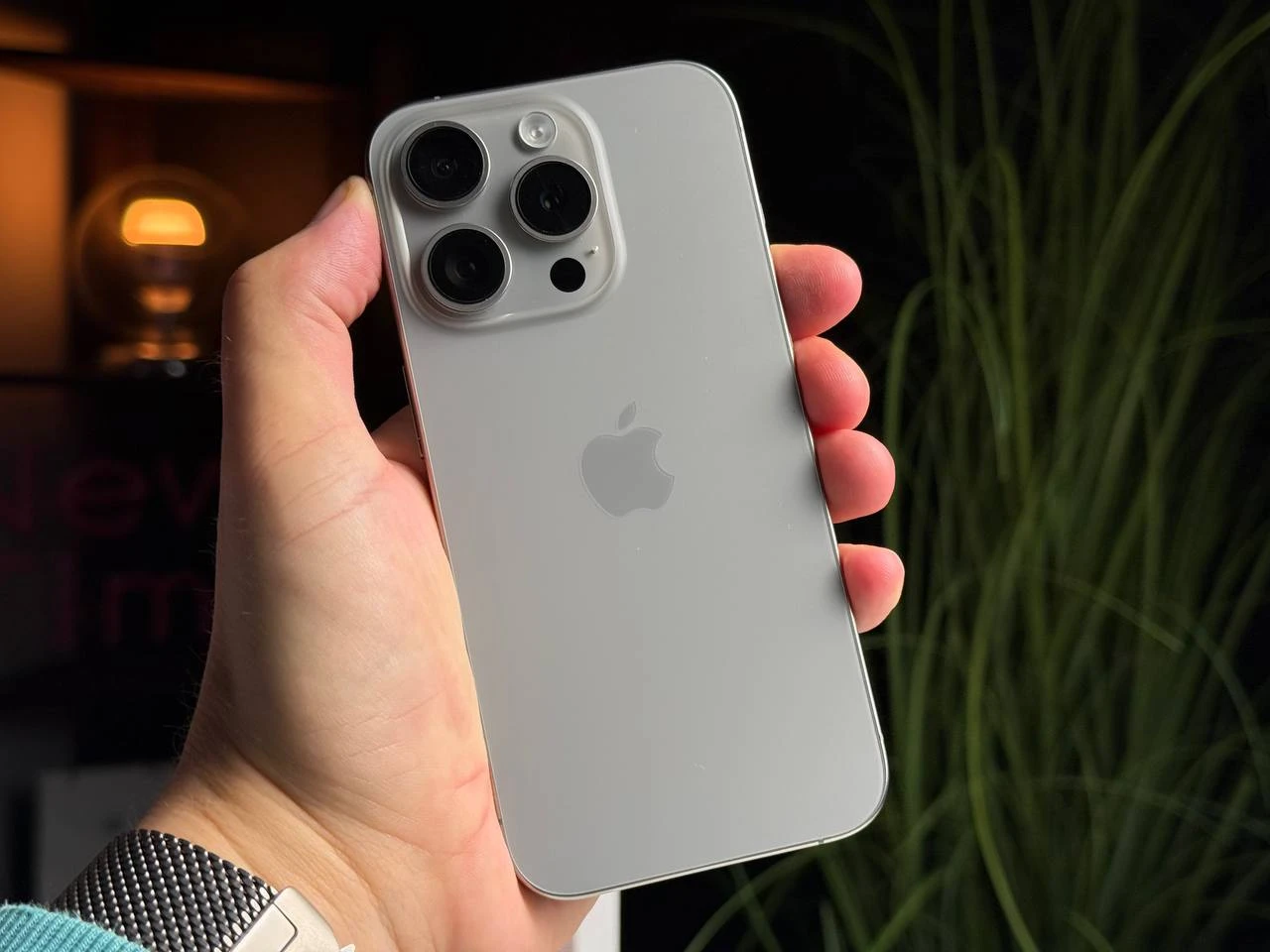 ВЖИВАНИЙ Apple iPhone 15 Pro 256GB Natural Titanium eSim (MTQU3) - Стан: гарний (мілкі подряпини на екрані) | Акумулятор: 89% | Комплектація: повний | Гарантія: 3 міс.