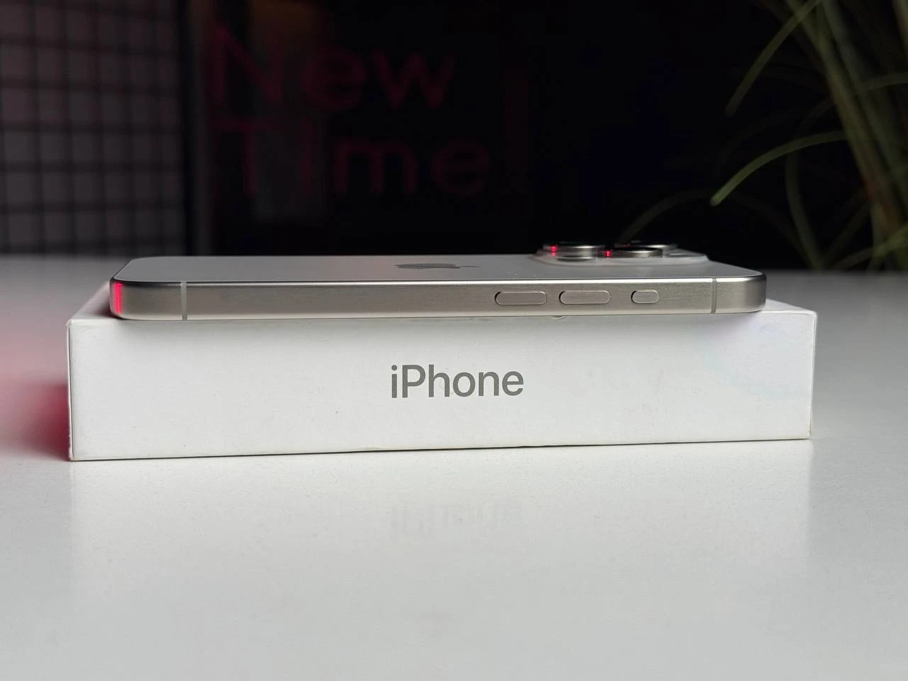 ВЖИВАНИЙ Apple iPhone 15 Pro 256GB Natural Titanium eSim (MTQU3) - Стан: гарний (мілкі подряпини на екрані) | Акумулятор: 89% | Комплектація: повний | Гарантія: 3 міс.