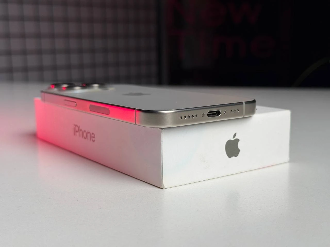 ВЖИВАНИЙ Apple iPhone 15 Pro 256GB Natural Titanium eSim (MTQU3) - Стан: гарний (мілкі подряпини на екрані) | Акумулятор: 89% | Комплектація: повний | Гарантія: 3 міс.