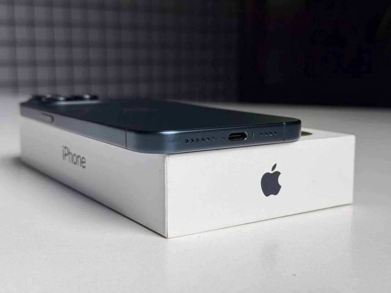 ВЖИВАНИЙ Apple iPhone 15 Pro Max 512GB Blue Titanium (MU7F3) - Стан: гарний | Акумулятор: 87% | Комплектація: повний | Гарантія: 3 міс.