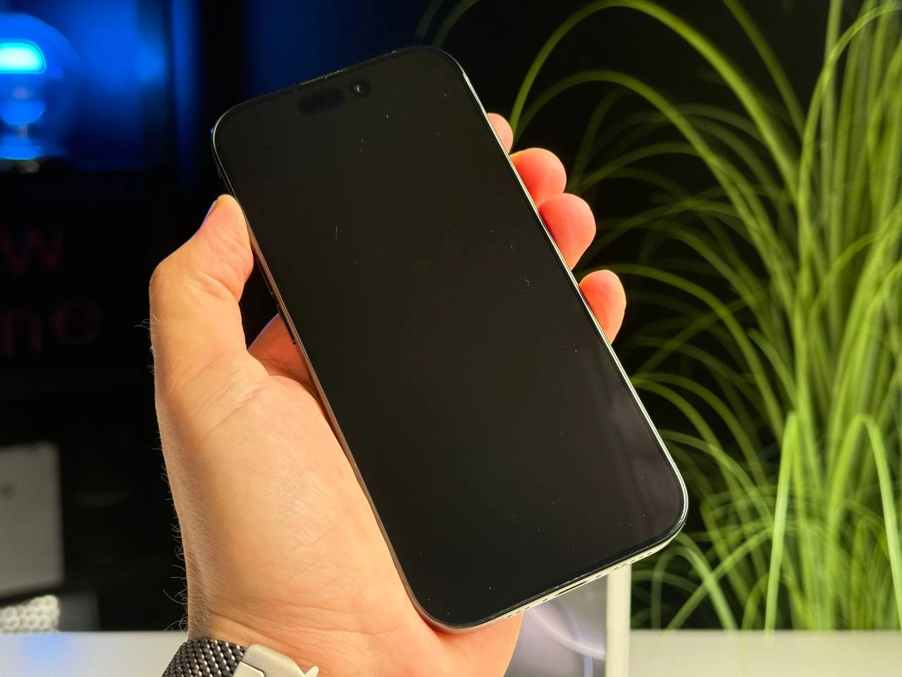 ВЖИВАНИЙ Apple iPhone 16 Pro 256GB Black Titanium (MYNH3) - Стан: гарний | Акумулятор: 100% | Комплектація: повний | Гарантія: 3 міс.