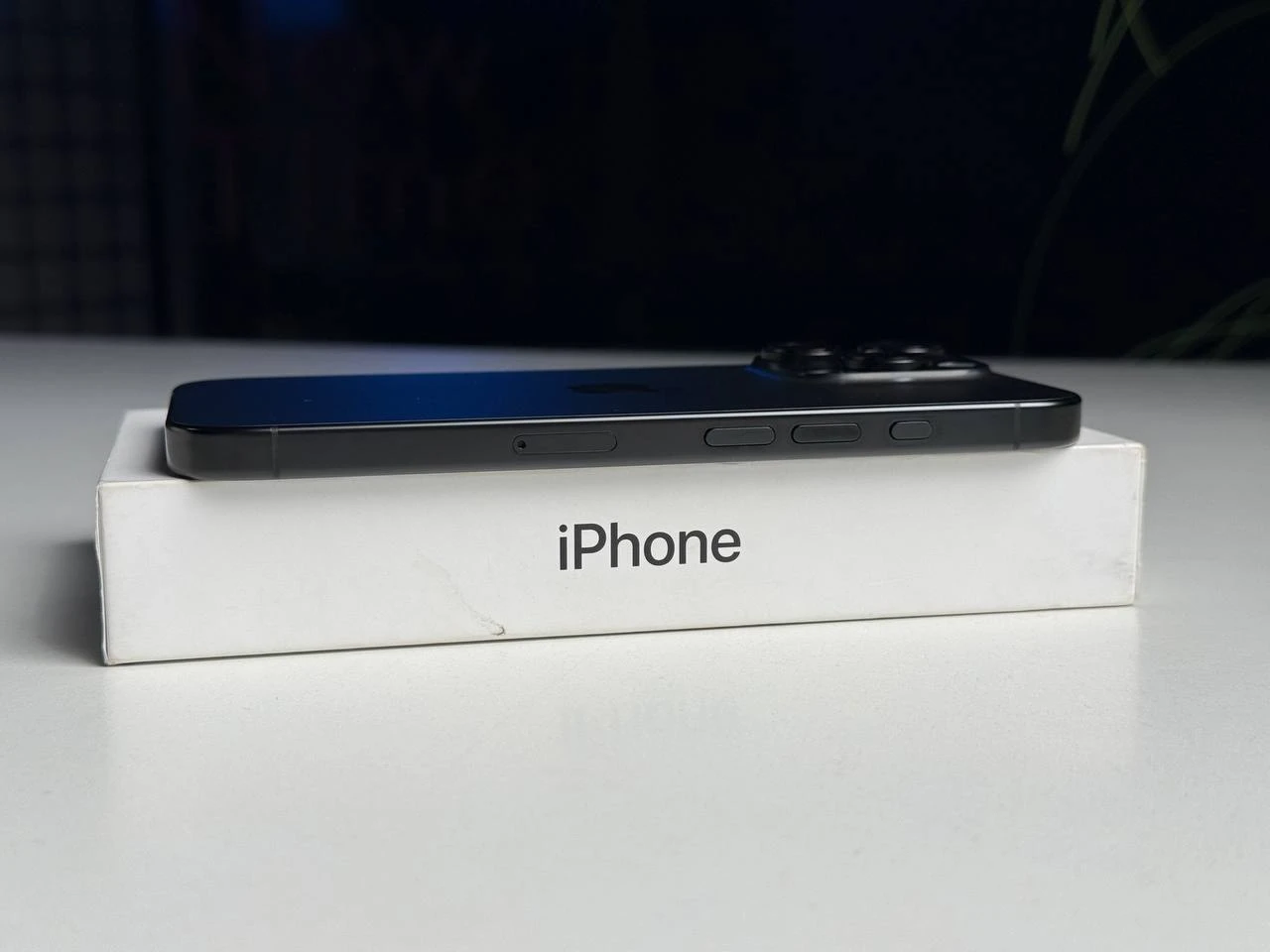 ВЖИВАНИЙ Apple iPhone 16 Pro 256GB Black Titanium (MYNH3) - Стан: гарний | Акумулятор: 100% | Комплектація: повний | Гарантія: 3 міс.