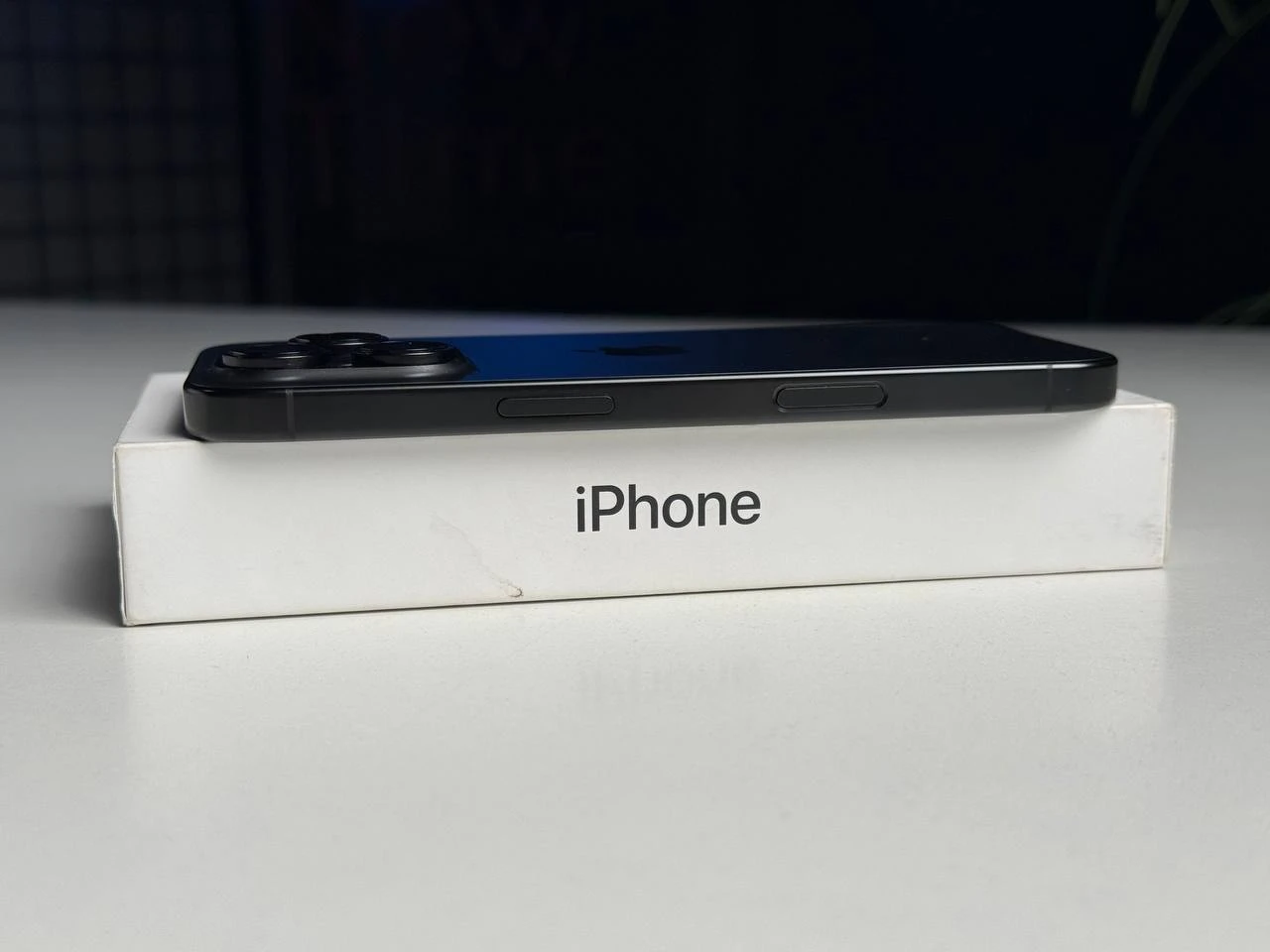 ВЖИВАНИЙ Apple iPhone 16 Pro 256GB Black Titanium (MYNH3) - Стан: гарний | Акумулятор: 100% | Комплектація: повний | Гарантія: 3 міс.