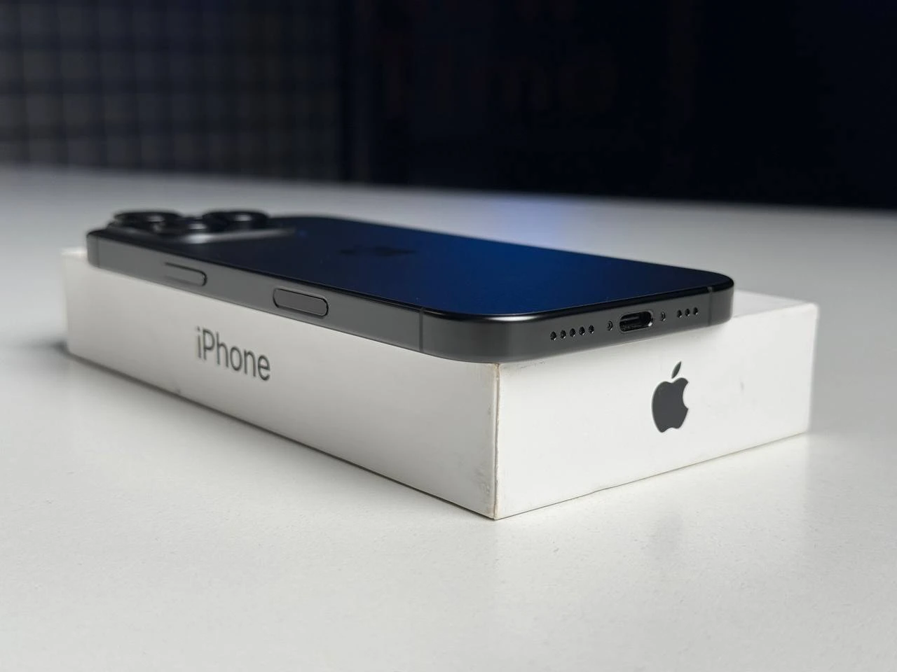 ВЖИВАНИЙ Apple iPhone 16 Pro 256GB Black Titanium (MYNH3) - Стан: гарний | Акумулятор: 100% | Комплектація: повний | Гарантія: 3 міс.