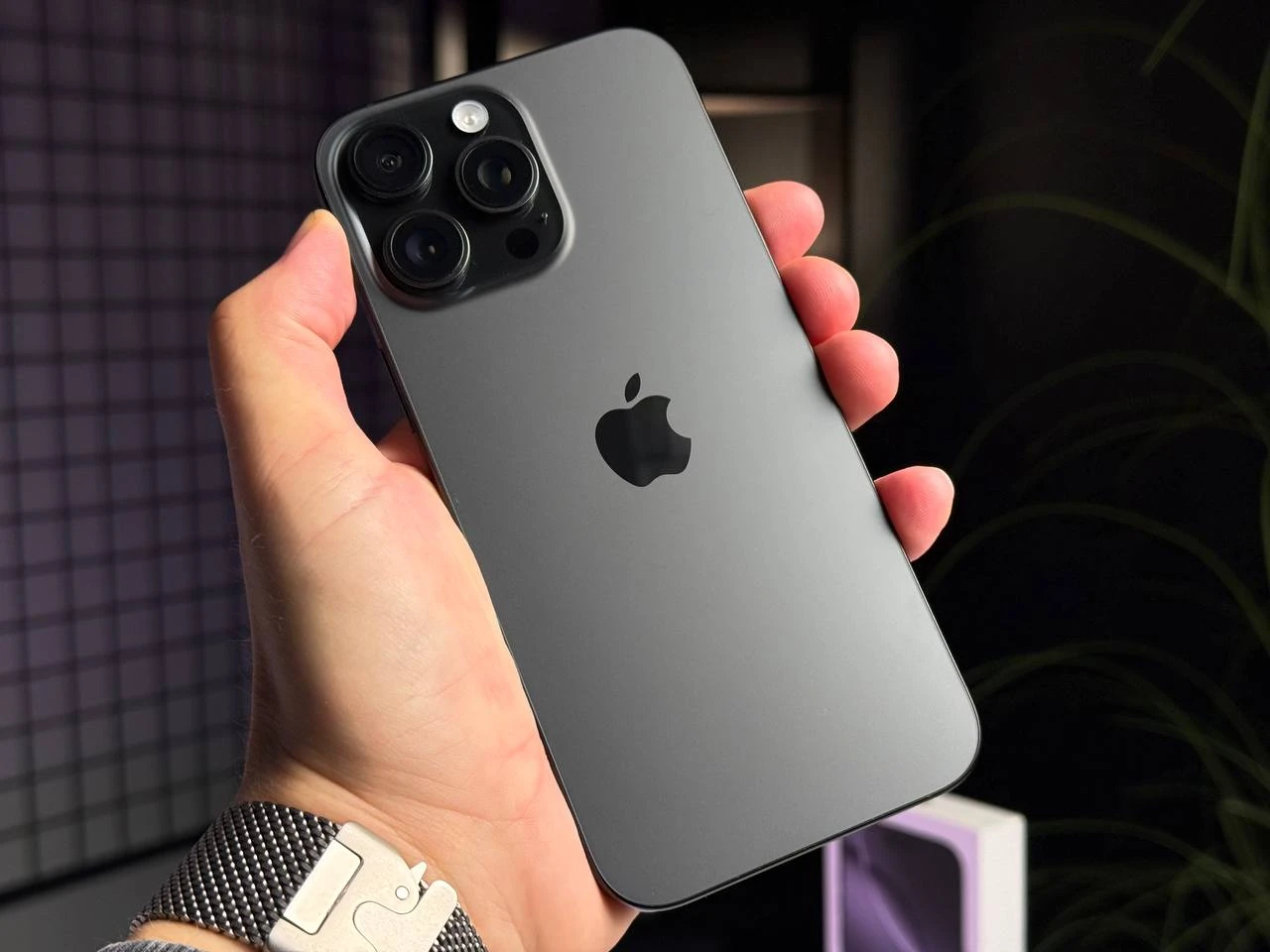 ВЖИВАНИЙ Apple iPhone 16 Pro Max 256GB Black Titanium (MYWV3) - Стан: гарний | Акумулятор: 93% | Комплектація: повний | Гарантія: 3 міс.