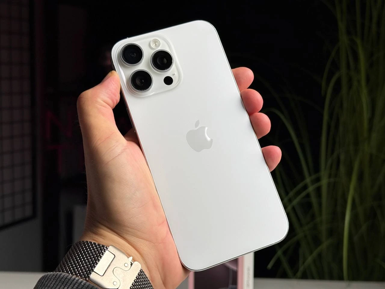 ВЖИВАНИЙ Apple iPhone 16 Pro Max 256GB White Titanium (MYWW3) - Стан: гарний | Акумулятор: 100% | Комплектація: повний | Гарантія: 3 міс.