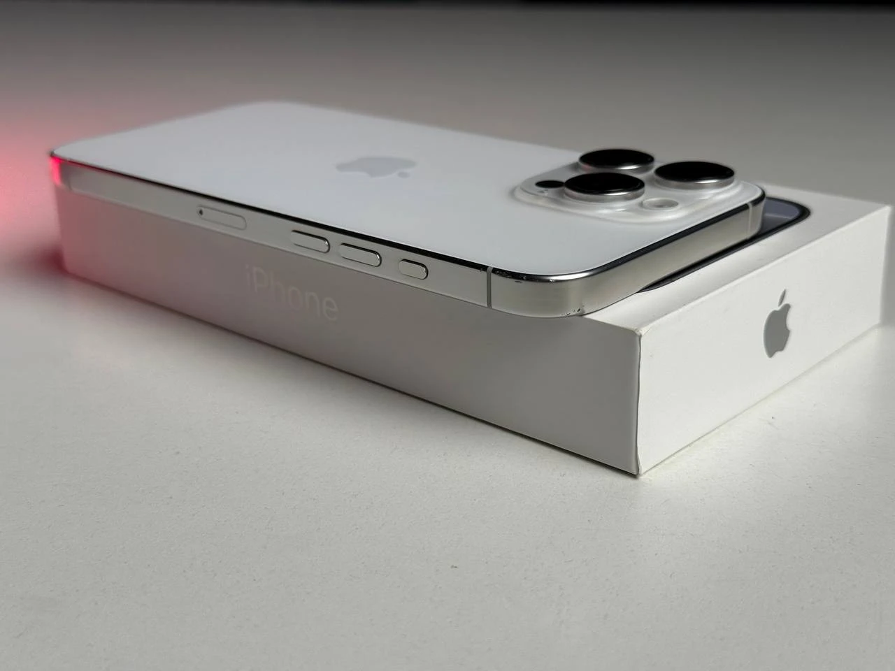 ВЖИВАНИЙ Apple iPhone 16 Pro Max 256GB White Titanium (MYWW3) - Стан: гарний | Акумулятор: 100% | Комплектація: повний | Гарантія: 3 міс.