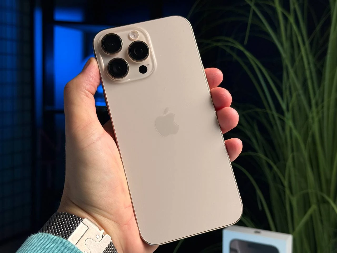 ВЖИВАНИЙ Apple iPhone 16 Pro Max 512GB Desert Titanium (MYX23) - Стан: гарний | Акумулятор: 100% | Комплектація: повний | Гарантія: 3 міс.