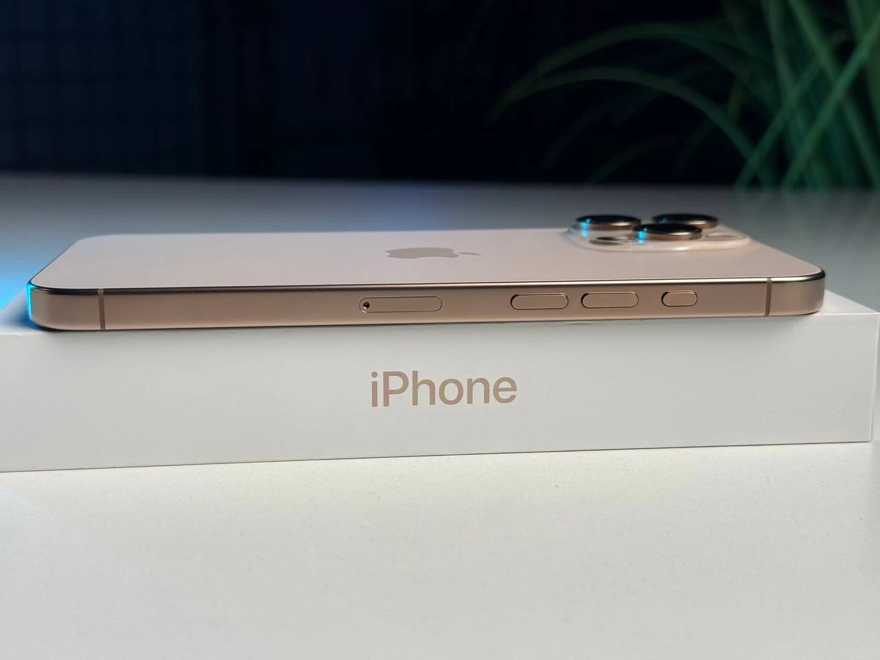 ВЖИВАНИЙ Apple iPhone 16 Pro Max 512GB Desert Titanium (MYX23) - Стан: гарний | Акумулятор: 100% | Комплектація: повний | Гарантія: 3 міс.