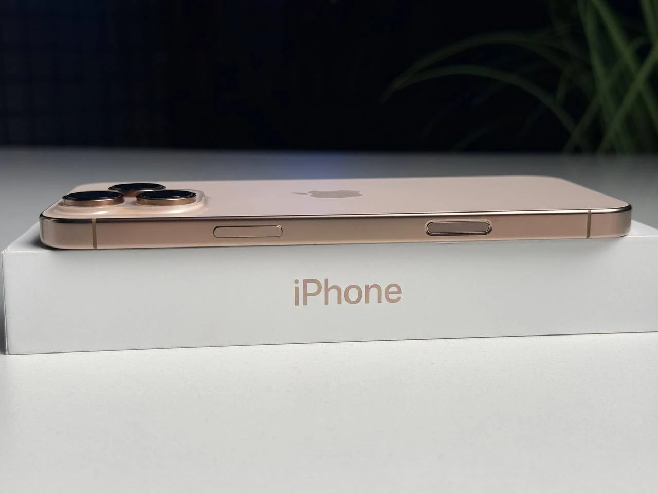 ВЖИВАНИЙ Apple iPhone 16 Pro Max 512GB Desert Titanium (MYX23) - Стан: гарний | Акумулятор: 100% | Комплектація: повний | Гарантія: 3 міс.