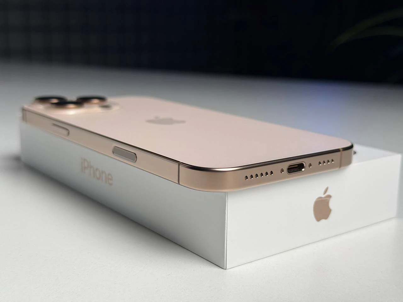 ВЖИВАНИЙ Apple iPhone 16 Pro Max 512GB Desert Titanium (MYX23) - Стан: гарний | Акумулятор: 100% | Комплектація: повний | Гарантія: 3 міс.