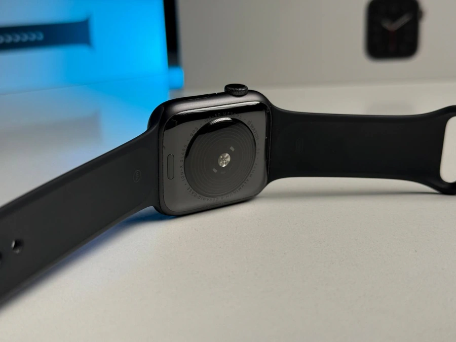 Б/У Apple Watch SE GPS 44mm Space Gray Aluminum Case with Black Sport Band (MYDT2) - Состояние: хорошее | Аккумулятор: 99% | Комплектация: полный | Гарантия: 3 мес.