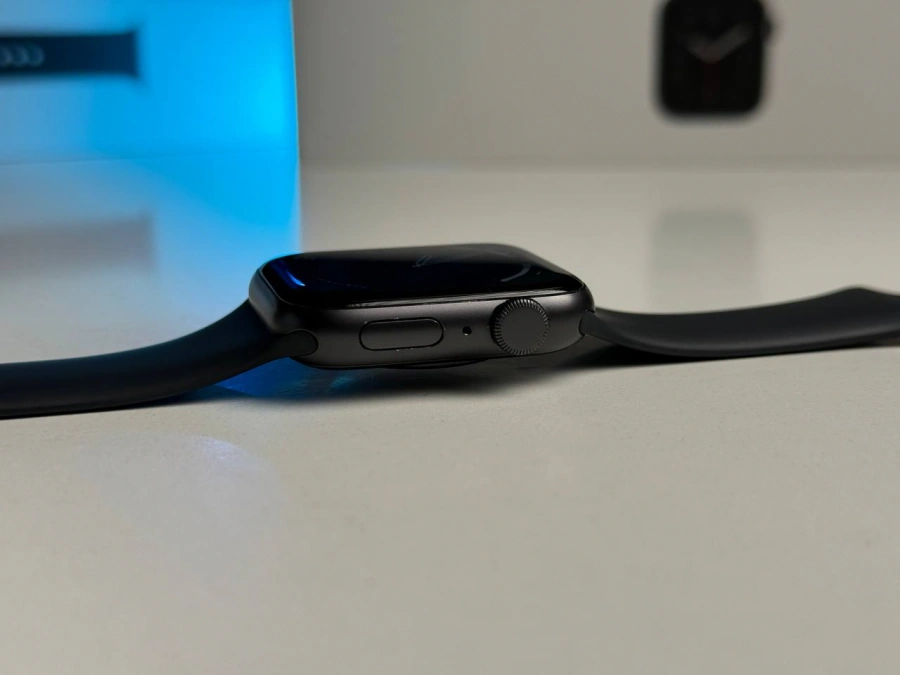 Б/У Apple Watch SE GPS 44mm Space Gray Aluminum Case with Black Sport Band (MYDT2) - Состояние: хорошее | Аккумулятор: 99% | Комплектация: полный | Гарантия: 3 мес.