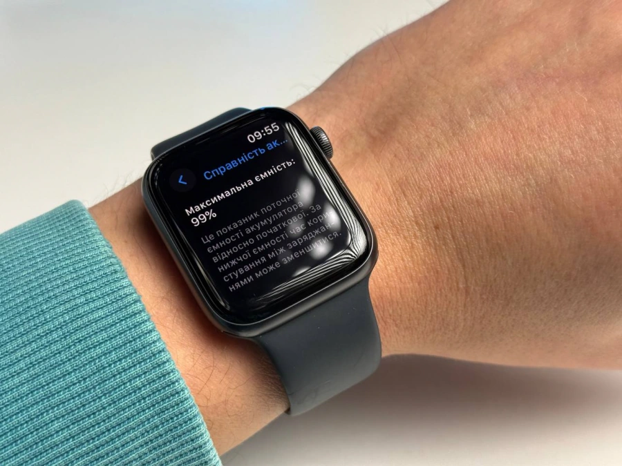 Б/У Apple Watch SE GPS 44mm Space Gray Aluminum Case with Black Sport Band (MYDT2) - Состояние: хорошее | Аккумулятор: 99% | Комплектация: полный | Гарантия: 3 мес.