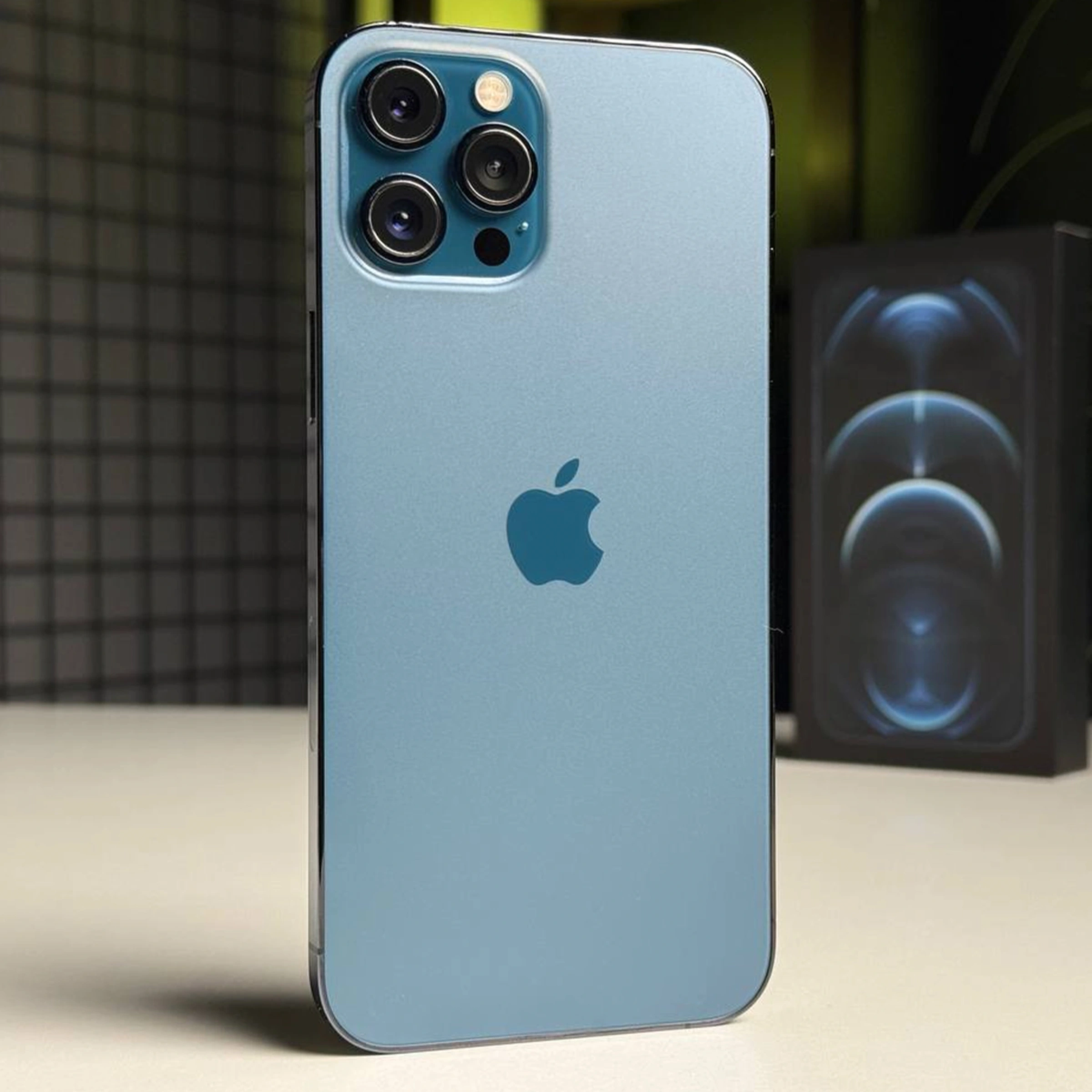 ВЖИВАНИЙ Apple iPhone 12 Pro Max 256GB Pacific Blue (MGCN3, MGDF3) - Стан: задовільний | Акумулятор: 100% | Комплектація: повний | Гарантія: 3 міс.