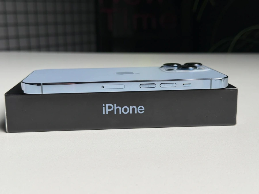 ВЖИВАНИЙ Apple iPhone 13 Pro 256GB Sierra Blue (MLU03, MLVP3) - Стан: гарний | Акумулятор: 100% | Комплектація: повний | Гарантія: 3 міс.