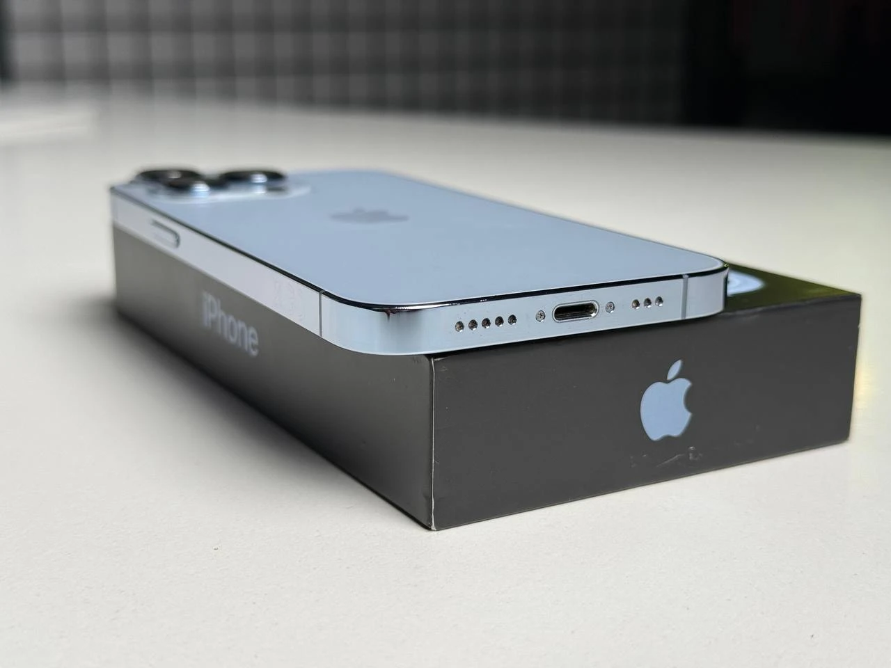 ВЖИВАНИЙ Apple iPhone 13 Pro 256GB Sierra Blue (MLU03, MLVP3) - Стан: гарний | Акумулятор: 100% | Комплектація: повний | Гарантія: 3 міс.