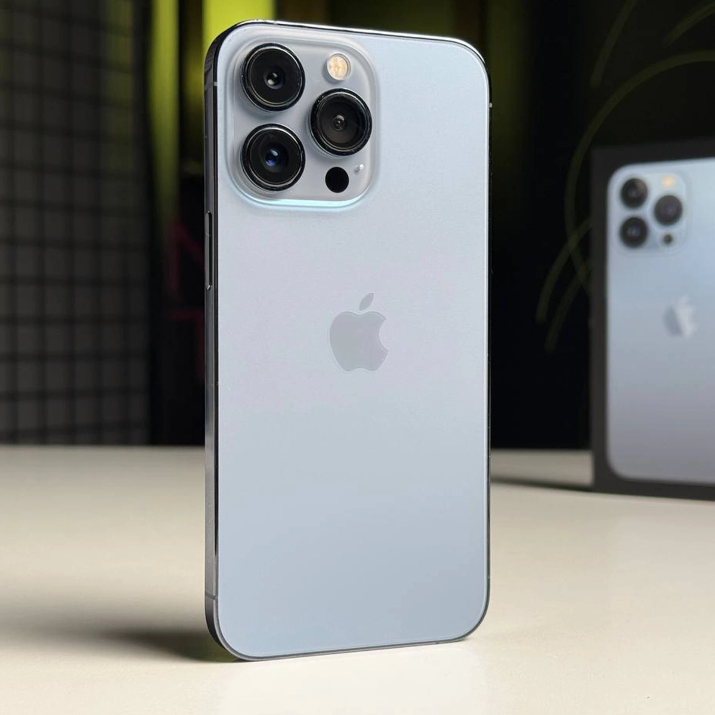 ВЖИВАНИЙ Apple iPhone 13 Pro 256GB Sierra Blue (MLU03, MLVP3) - Стан: гарний | Акумулятор: 100% | Комплектація: повний | Гарантія: 3 міс.