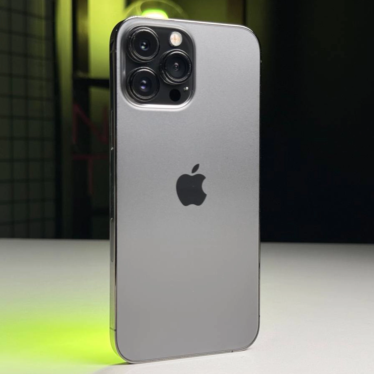 ВЖИВАНИЙ Apple iPhone 13 Pro Max 256GB Graphite (MLKR3, MLLA3) - Стан: гарний | Акумулятор: 100% | Комплектація: iPhone, кабель | Гарантія: 3 міс.