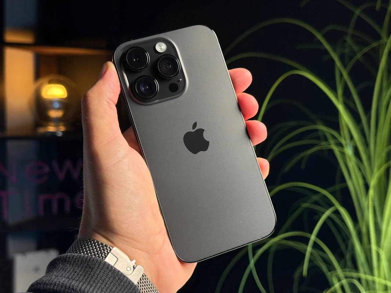 ВЖИВАНИЙ Apple iPhone 14 Pro 1TB Space Black (MQ2G3) - Стан: гарний | Акумулятор: 100% | Комплектація: iPhone, кабель | Гарантія: 3 міс.