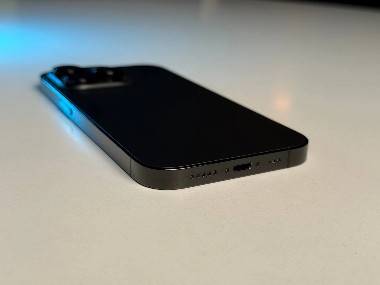 ВЖИВАНИЙ Apple iPhone 14 Pro 1TB Space Black (MQ2G3) - Стан: гарний | Акумулятор: 100% | Комплектація: iPhone, кабель | Гарантія: 3 міс.