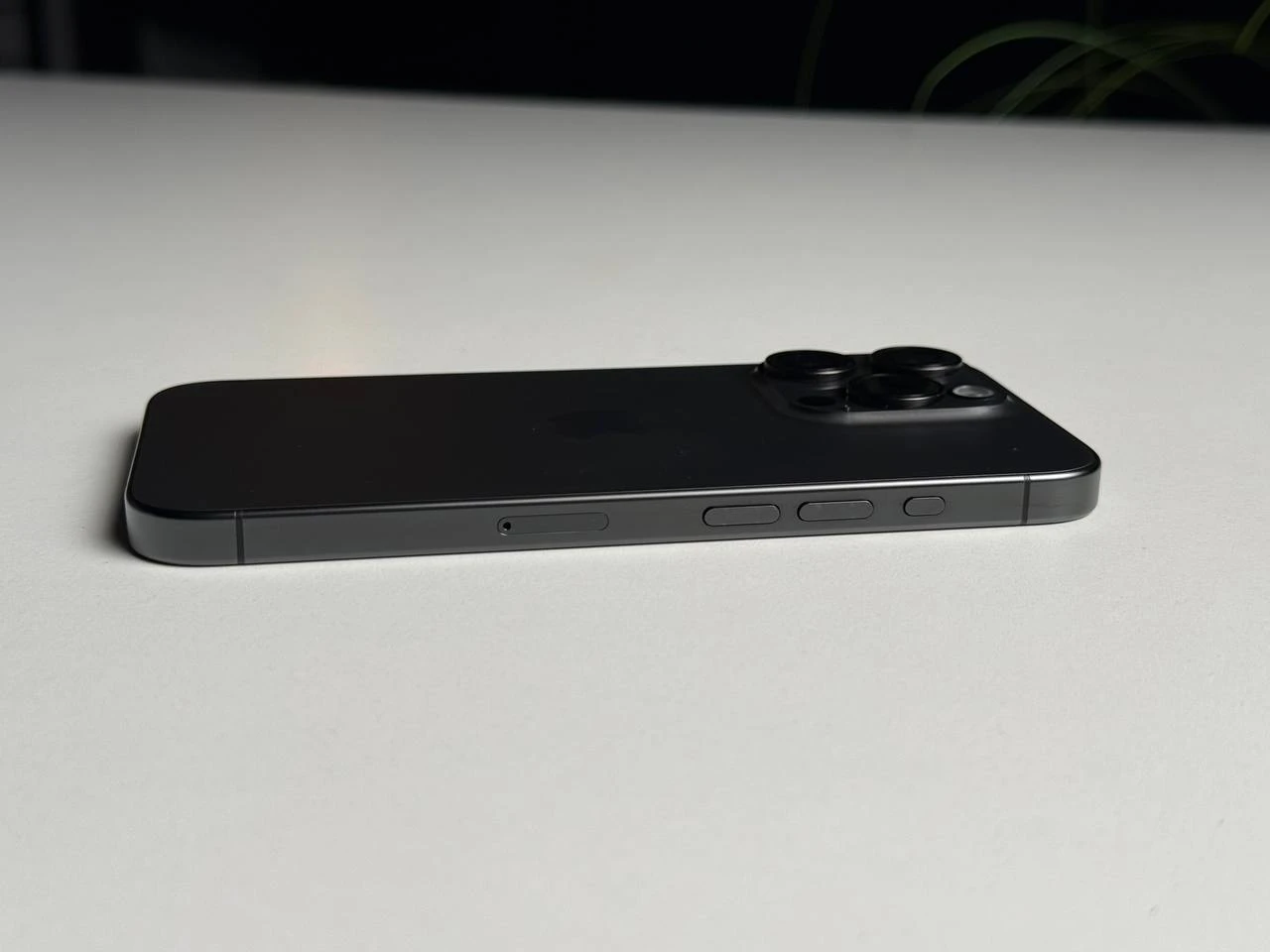 ВЖИВАНИЙ Apple iPhone 15 Pro 256GB Black Titanium (MTV13) - Стан: гарний | Акумулятор: 87% | Комплектація: iPhone, кабель | Гарантія: 3 міс.