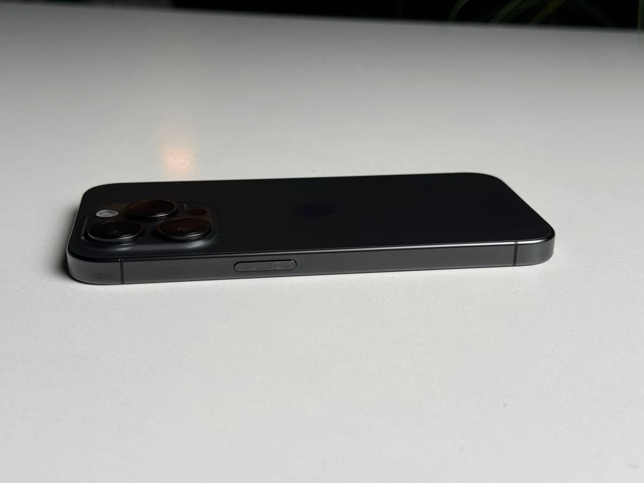 ВЖИВАНИЙ Apple iPhone 15 Pro 256GB Black Titanium (MTV13) - Стан: гарний | Акумулятор: 87% | Комплектація: iPhone, кабель | Гарантія: 3 міс.