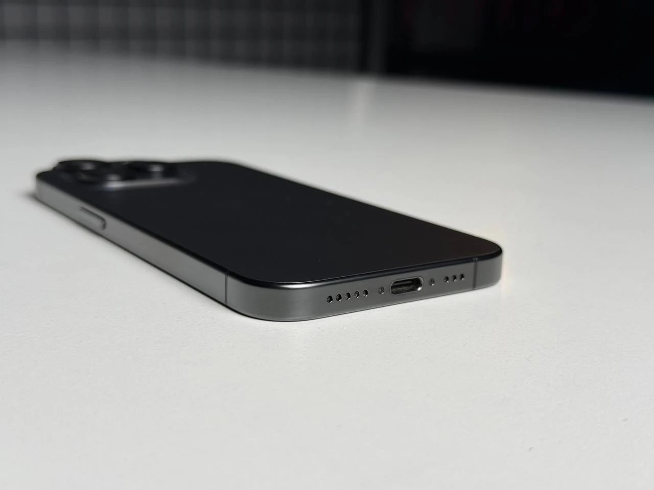ВЖИВАНИЙ Apple iPhone 15 Pro 256GB Black Titanium (MTV13) - Стан: гарний | Акумулятор: 87% | Комплектація: iPhone, кабель | Гарантія: 3 міс.