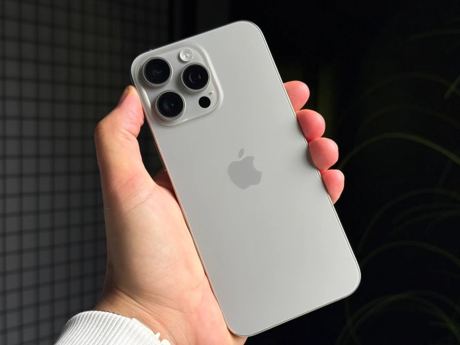 Б/У Apple iPhone 15 Pro Max 256GB Natural Titanium (MU793) - Состояние: хороший | Аккумулятор: 85% | Комплектация: iPhone, кабель | Гарантія: 3 мес.