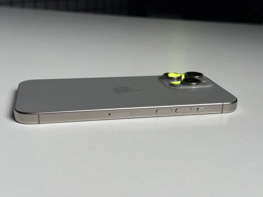 Б/У Apple iPhone 15 Pro Max 256GB Natural Titanium (MU793) - Состояние: хороший | Аккумулятор: 85% | Комплектация: iPhone, кабель | Гарантія: 3 мес.