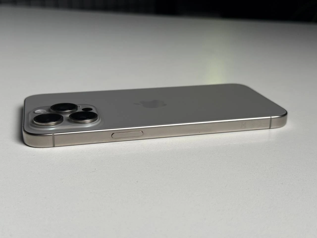 ВЖИВАНИЙ Apple iPhone 15 Pro Max 256GB Natural Titanium (MU793) - Стан: гарний | Акумулятор: 85% | Комплектація: iPhone, кабель | Гарантія: 3 міс.