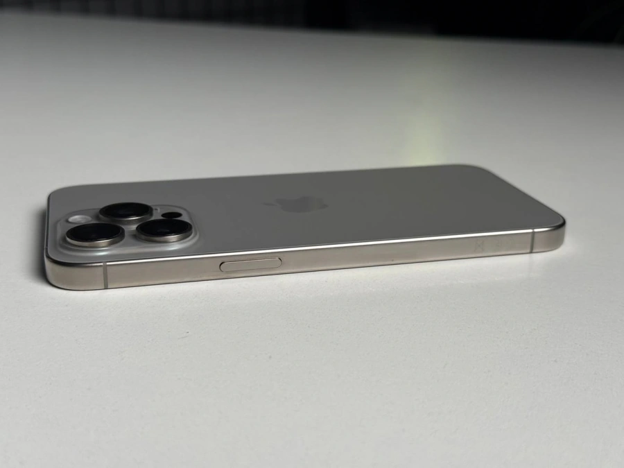 Б/У Apple iPhone 15 Pro Max 256GB Natural Titanium (MU793) - Состояние: хороший | Аккумулятор: 85% | Комплектация: iPhone, кабель | Гарантія: 3 мес.