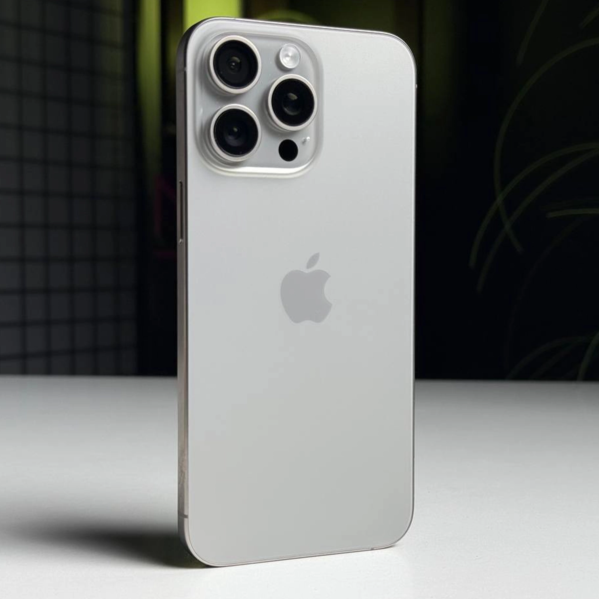 ВЖИВАНИЙ Apple iPhone 15 Pro Max 256GB Natural Titanium (MU793) - Стан: гарний | Акумулятор: 85% | Комплектація: iPhone, кабель | Гарантія: 3 міс.