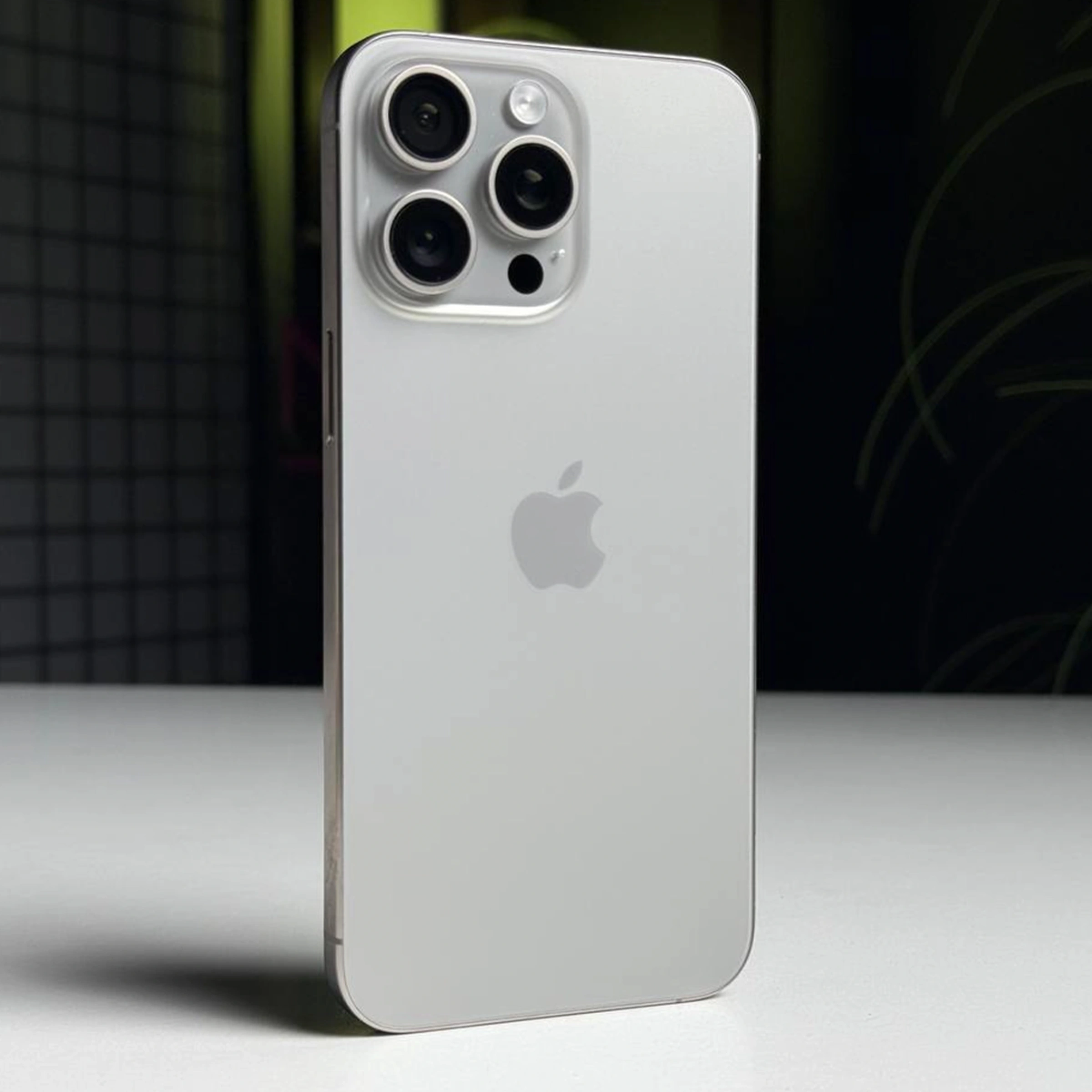 ВЖИВАНИЙ Apple iPhone 15 Pro Max 256GB Natural Titanium (MU793) - Стан: гарний | Акумулятор: 85% | Комплектація: iPhone, кабель | Гарантія: 3 міс.