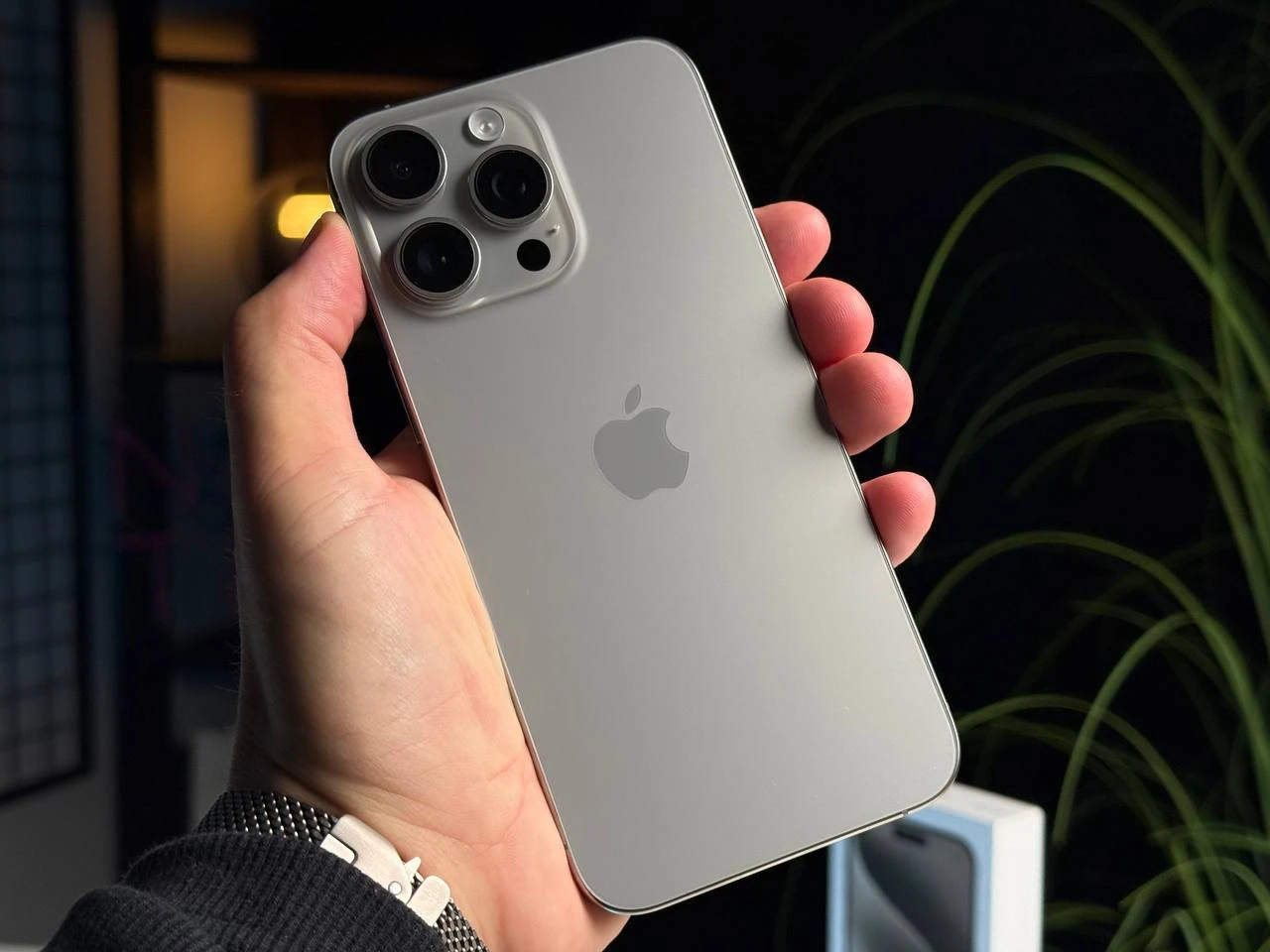 ВЖИВАНИЙ Apple iPhone 15 Pro Max 256GB Natural Titanium (MU793) - Стан: ідеальний | Акумулятор: 94% | Комплектація: повний | Гарантія: 3 міс.