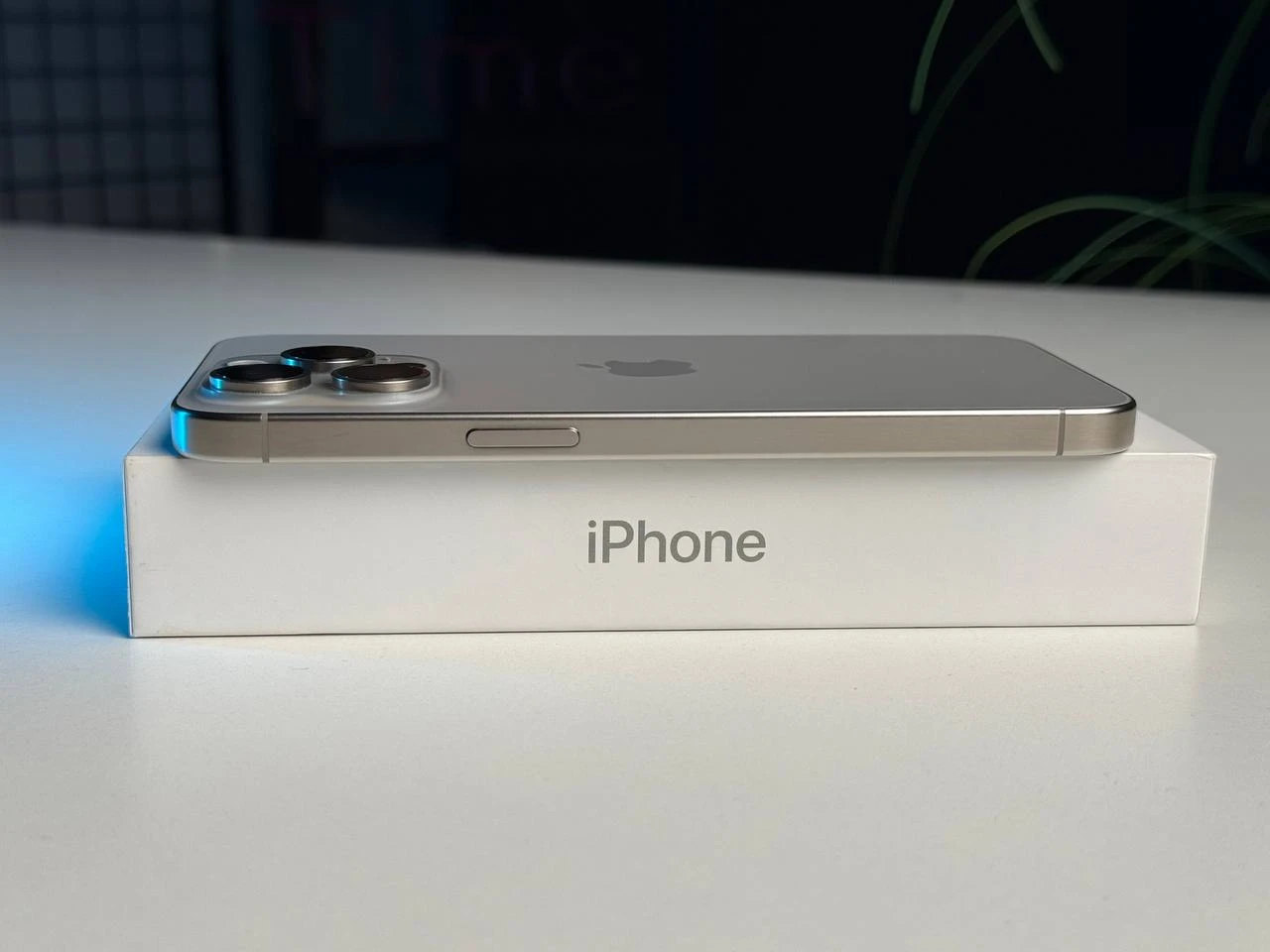 ВЖИВАНИЙ Apple iPhone 15 Pro Max 256GB Natural Titanium (MU793) - Стан: ідеальний | Акумулятор: 94% | Комплектація: повний | Гарантія: 3 міс.