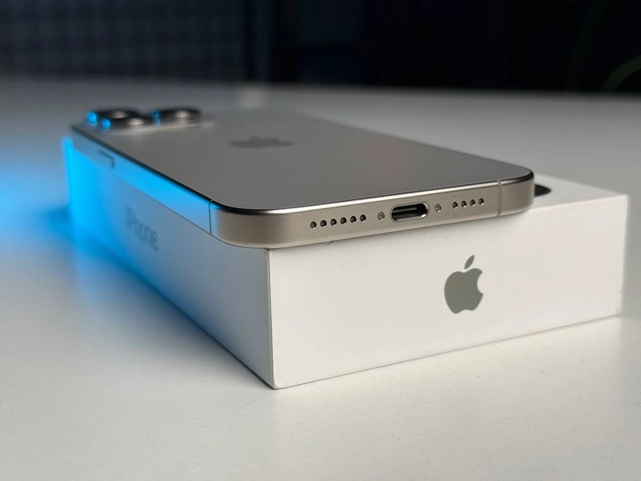 ВЖИВАНИЙ Apple iPhone 15 Pro Max 256GB Natural Titanium (MU793) - Стан: ідеальний | Акумулятор: 94% | Комплектація: повний | Гарантія: 3 міс.