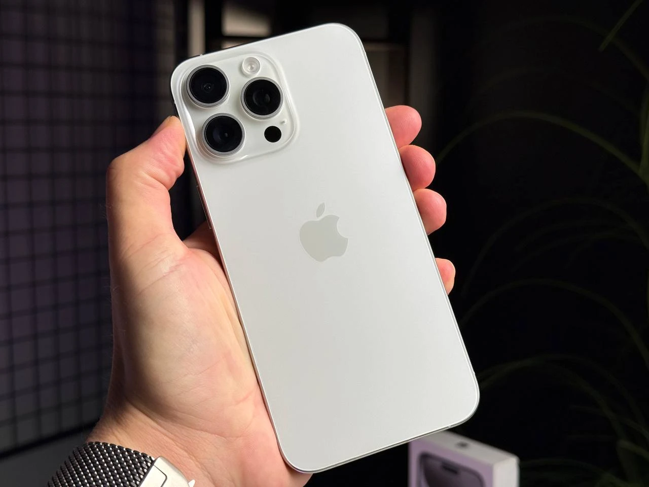 ВЖИВАНИЙ Apple iPhone 15 Pro Max 256GB White Titanium (MU783) - Стан: гарний | Акумулятор: 90% | Комплектація: повний | Гарантія: 3 міс.