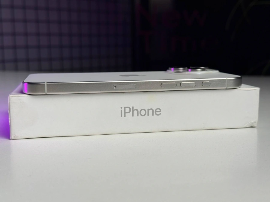 ВЖИВАНИЙ Apple iPhone 15 Pro Max 256GB White Titanium (MU783) - Стан: гарний | Акумулятор: 90% | Комплектація: повний | Гарантія: 3 міс.
