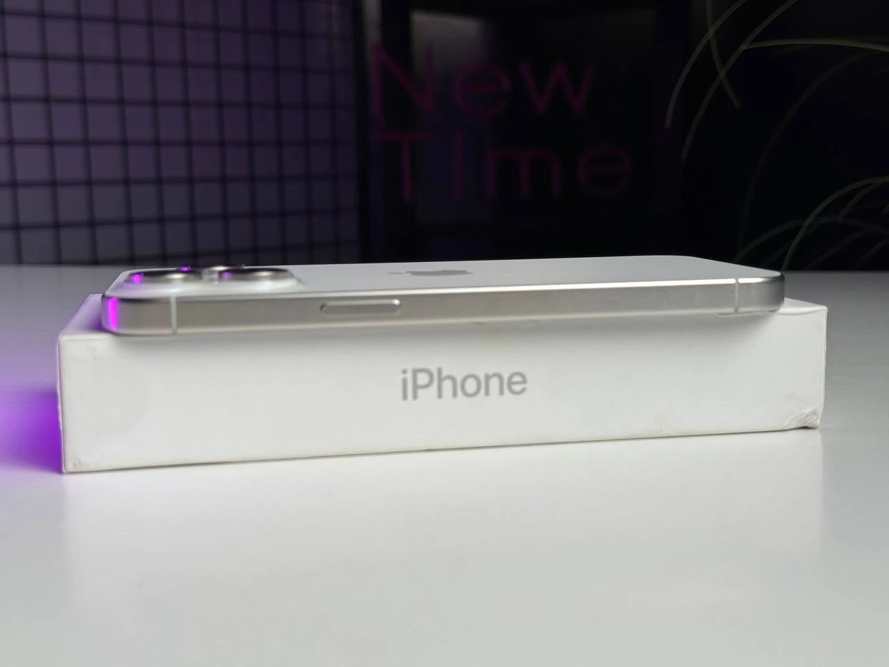 ВЖИВАНИЙ Apple iPhone 15 Pro Max 256GB White Titanium (MU783) - Стан: гарний | Акумулятор: 90% | Комплектація: повний | Гарантія: 3 міс.