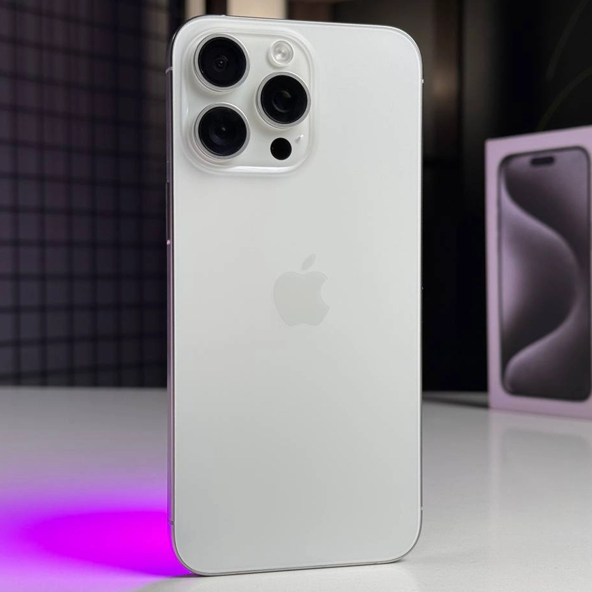 ВЖИВАНИЙ Apple iPhone 15 Pro Max 256GB White Titanium (MU783) - Стан: гарний | Акумулятор: 90% | Комплектація: повний | Гарантія: 3 міс.