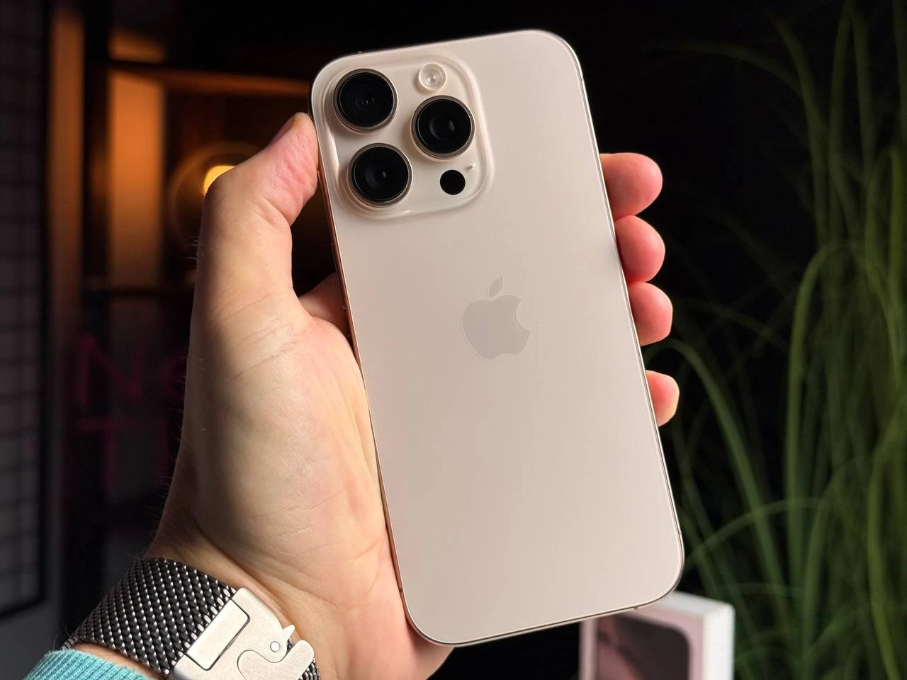 ВЖИВАНИЙ Apple iPhone 16 Pro 128GB Desert Titanium (MYNF3) - Стан: гарний | Акумулятор: 93% | Комплектація: повний | Гарантія: 3 міс.